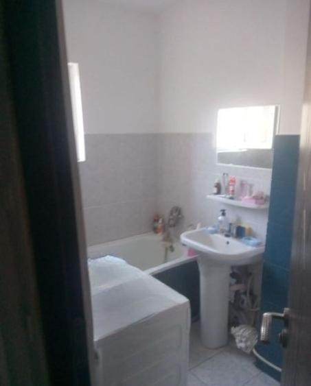 Apartament cu 2 camere decomandat în Războieni