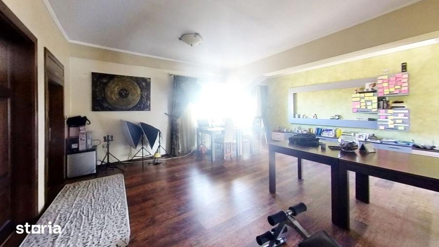 Casă cu Teren 561 Mp în Sânmartin