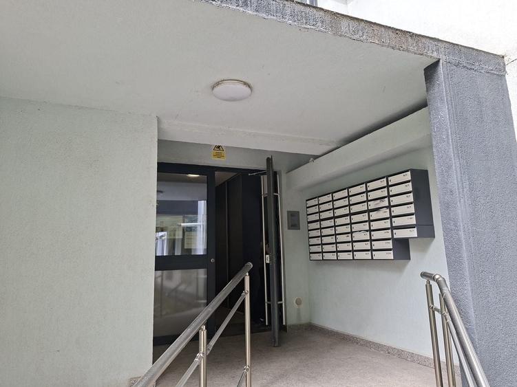 Apartament cu 2 camere, mobilat în Central