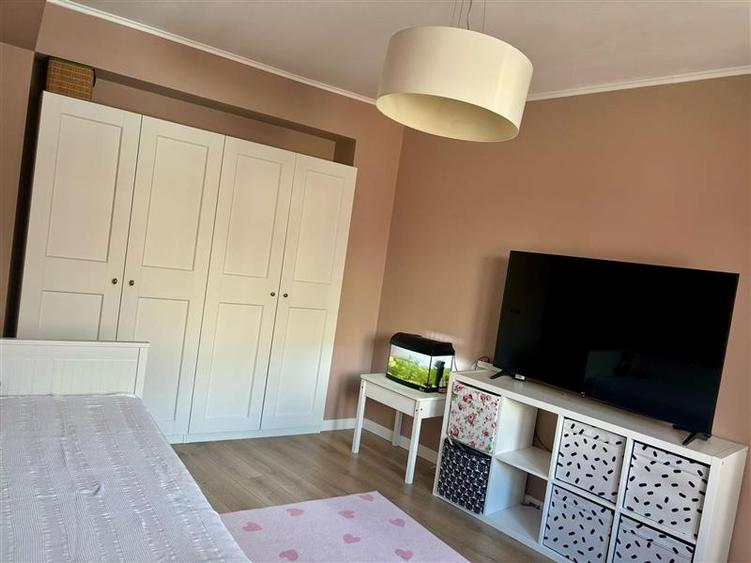 Casă cu 5 camere cu Teren 190 Mp în Polonă