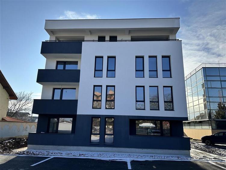Apartament cu 3 camere decomandat în Albert