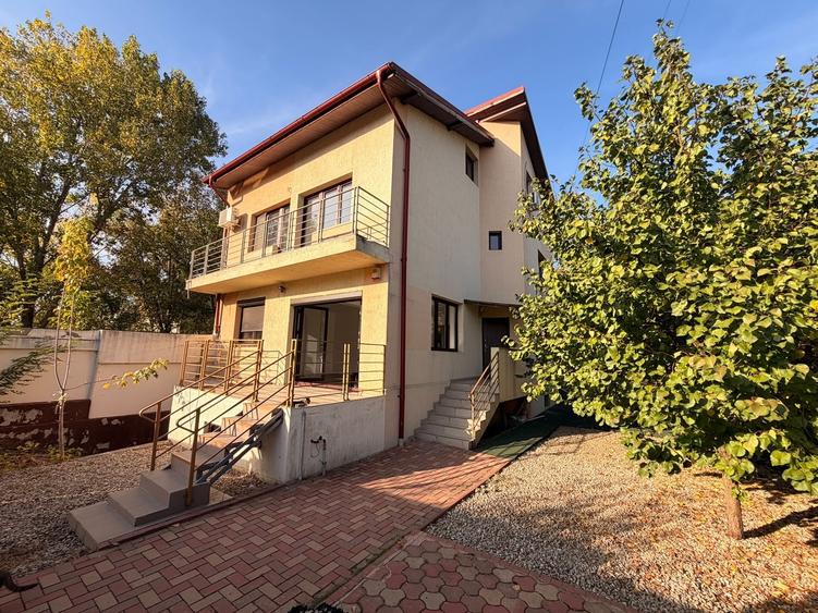 Casă individuală cu 5 camere cu Teren 329 Mp în Titan