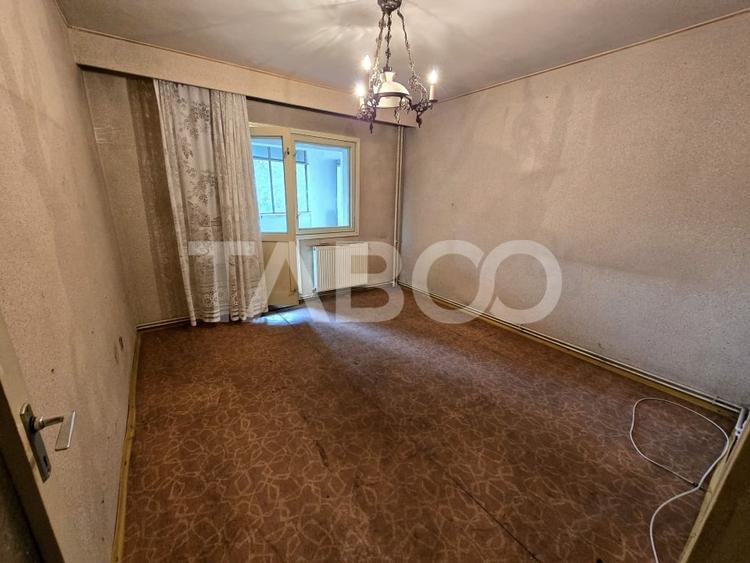 Apartament decomandat 4 camere 4 balcoane 2 bai etaj 1 Central Sibiu - 1