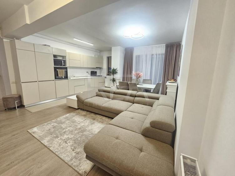 Apartament cu 3 camere semidecomandat, mobilat în Sisești