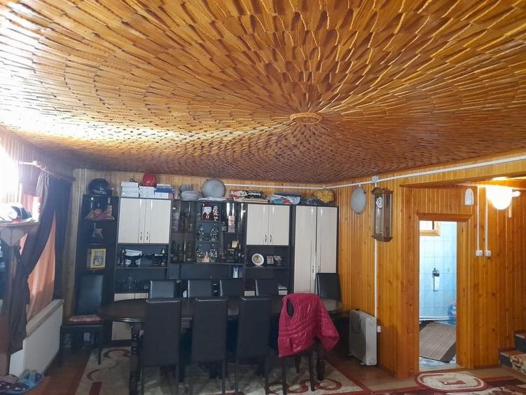 Casă cu 4 camere în Lepșa