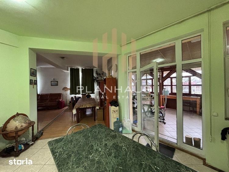 Casă cu 5 camere cu Teren 1200 Mp în Central