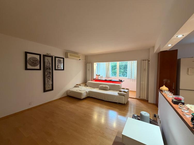 Apartament cu 4 camere decomandat în Aviației