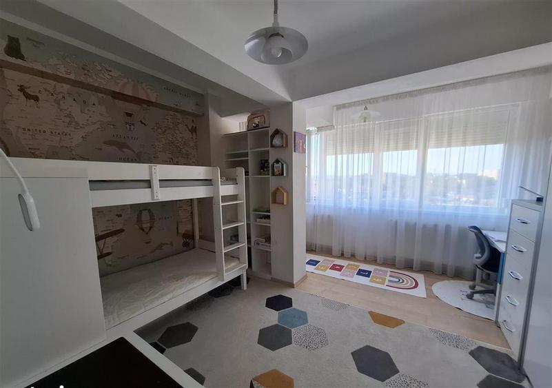 Apartament cu 3 camere decomandat în Tătărași