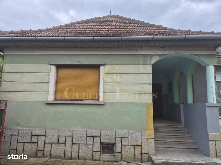 Casă cu 4 camere cu Teren 2290 Mp în Central