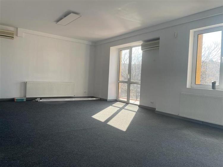 Casă individuală cu 5 camere cu Teren 220 Mp în Vitan