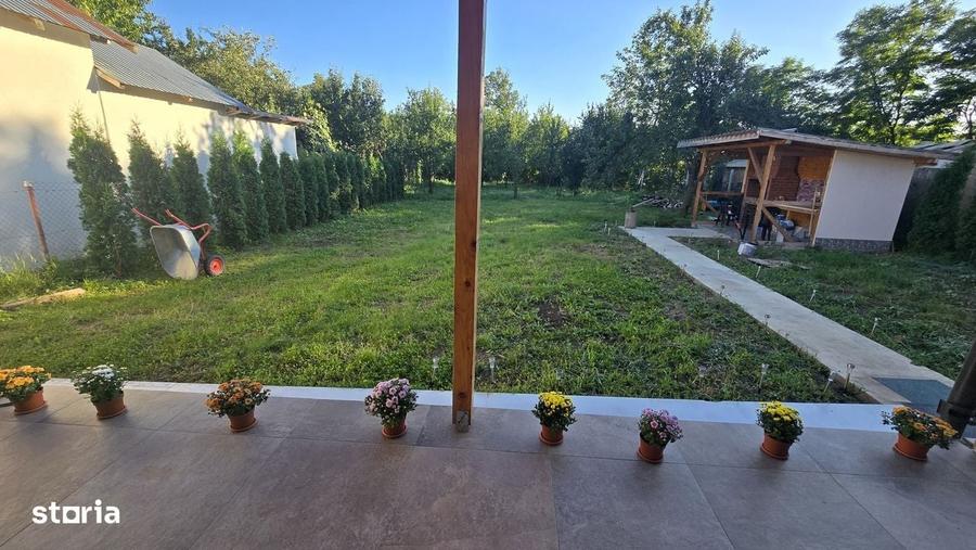 Casă cu 4 camere în Izvoarele