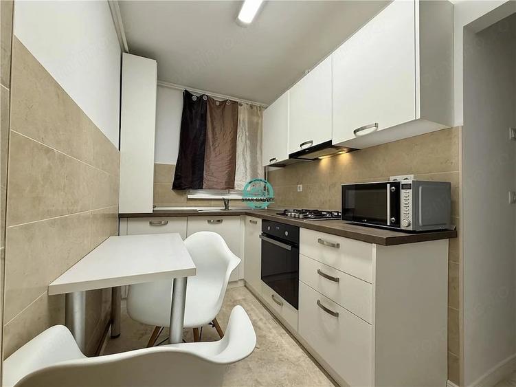 Apartament cu 2 camere decomandat în Cornișa