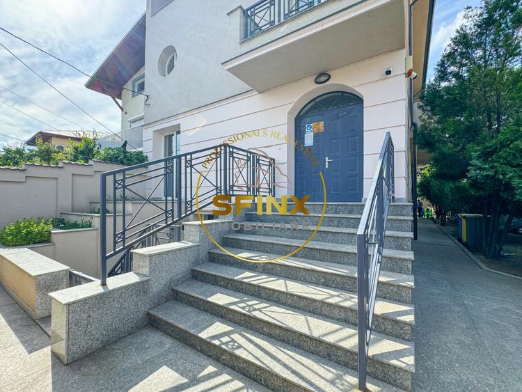Casă cu 11 camere cu Canalizare în Drumul Sării