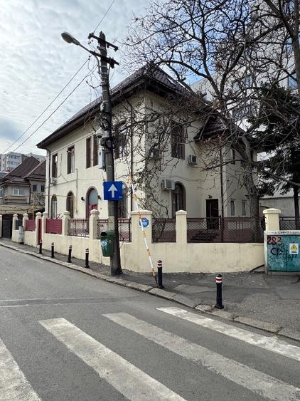 Casă individuală cu 8 camere cu Canalizare în Kiseleff