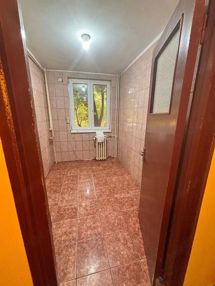 Apartament cu 3 camere semidecomandat în Alexandru Obregia