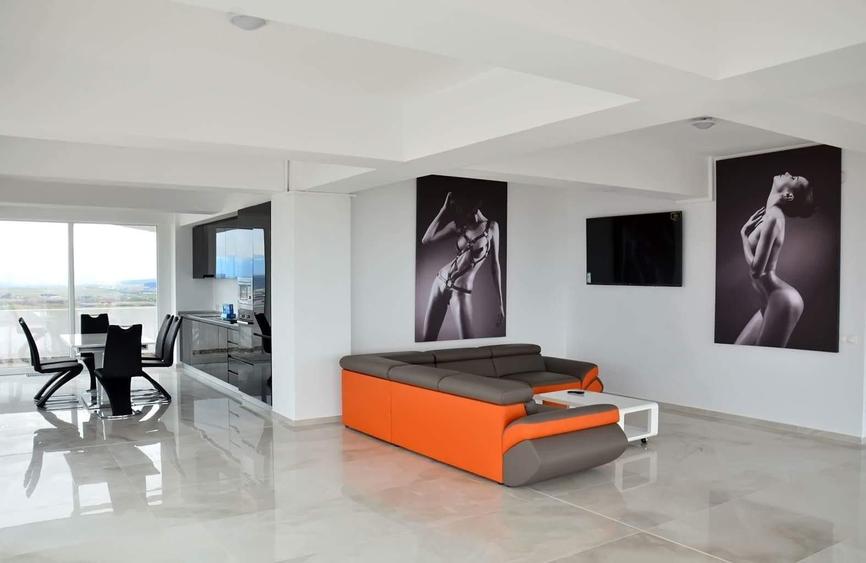 Penthouse cu 3 camere decomandat în Hipodrom 3