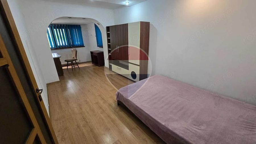 Apartament cu 3 camere decomandat în Podu Roș