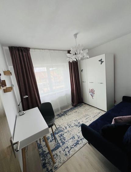 Apartament cu 3 camere decomandat în Petros
