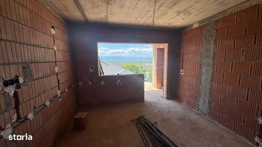Casă cu 4 camere în Șura Mare
