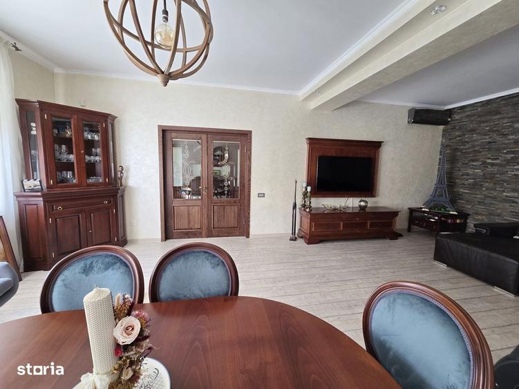 Casă cu 4 camere în Vânători