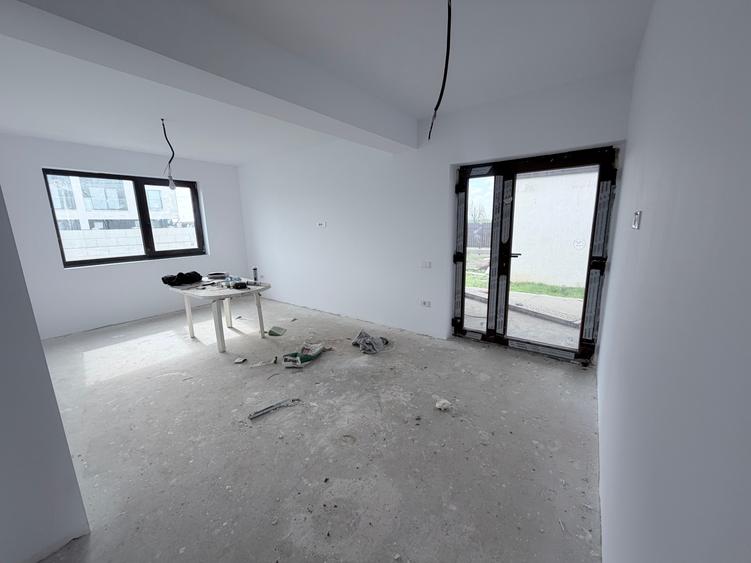 Casă individuală cu 5 camere cu Teren 492 Mp în Exterior Sud