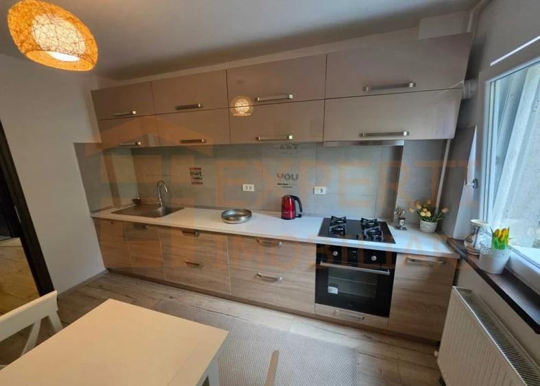 Apartament cu 4 camere decomandat, mobilat în Boema