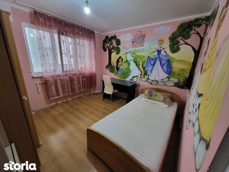 Apartament cu 4 camere decomandat în Micro 19