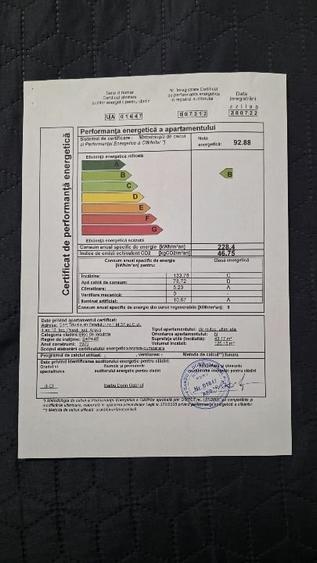 Apartament cu 4 camere semidecomandat, mobilat în Trivale