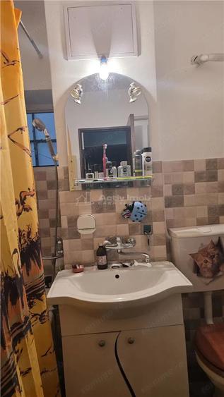 Apartament cu 4 camere decomandat în Calea București