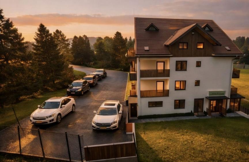 Casă individuală cu 11 camere cu Canalizare în Vest