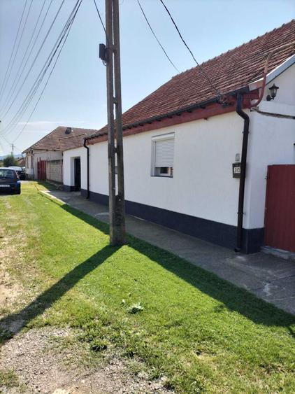 Casă cu 4 camere cu Teren 1200 Mp în Obreja