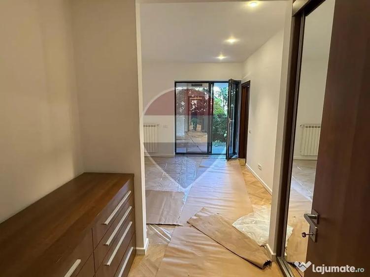 Apartament cu 3 camere semidecomandat în Primăverii