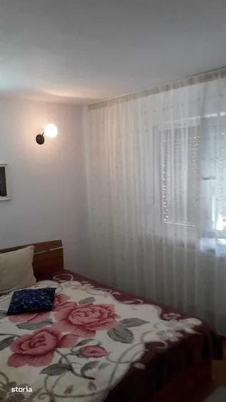Apartament cu 3 camere semidecomandat în Micro 3