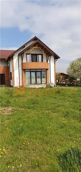 Casă individuală cu 5 camere cu Teren 1700 Mp în Zorești