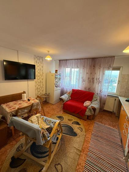 Apartament cu 3 camere semidecomandat în Narcisa