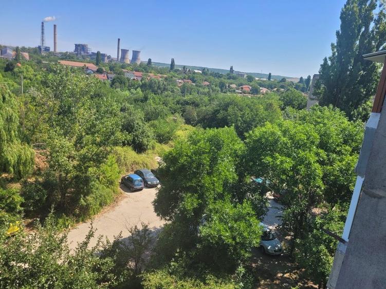 Garsonieră decomandată, mobilată în Brazda lui Novac