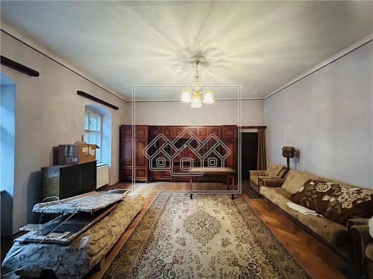 Apartament cu 2 camere nedecomandat în Ultracentral