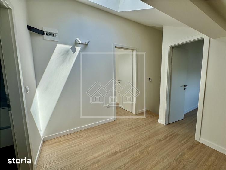 Apartament cu 4 camere în Cristian