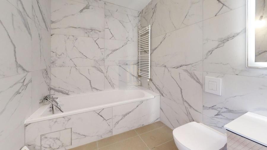 Apartament cu 3 camere semidecomandat în Eminescu