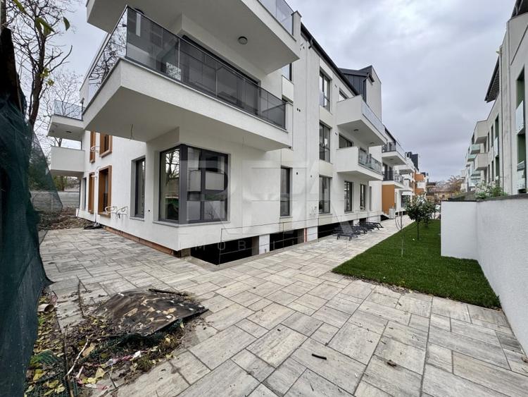 Apartament cu 4 camere decomandat în Matei Voievod