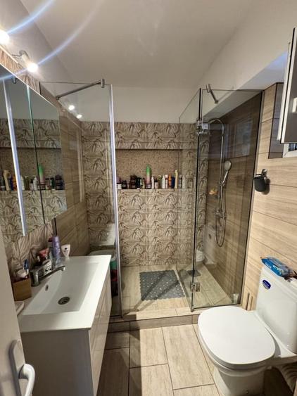 Apartament cu 3 camere decomandat, mobilat în Rovine