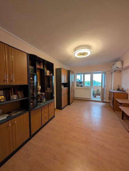 Apartament cu 3 camere decomandat în Brâncoveanu