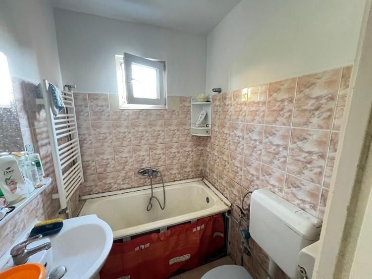Apartament cu 2 camere semidecomandat, mobilat în Florilor