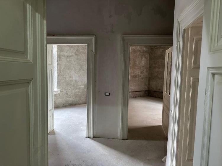 Casă individuală cu 10 camere cu Teren 362 Mp în Central