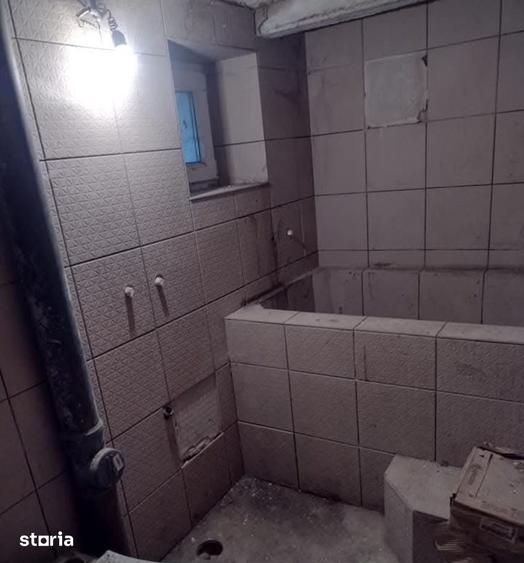 Casă cu 2 camere cu Teren 713 Mp în Petros