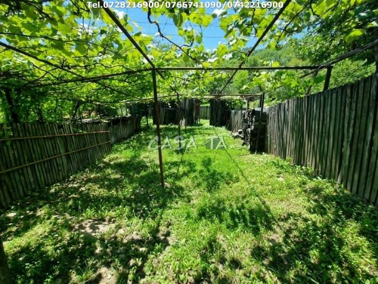 Casă individuală cu 3 camere cu Teren 913 Mp în Central