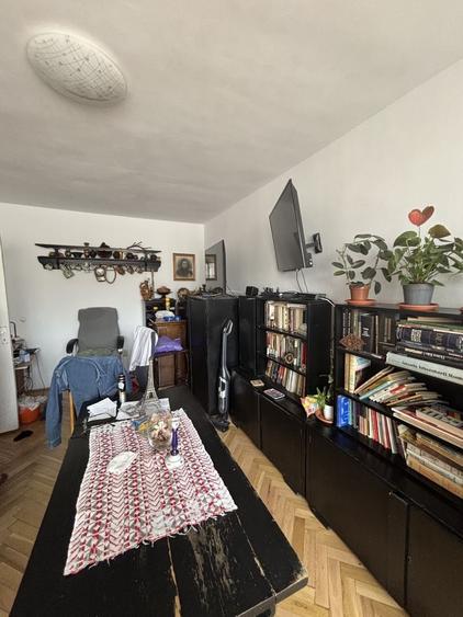 Apartament cu 3 camere decomandat în Torontalului