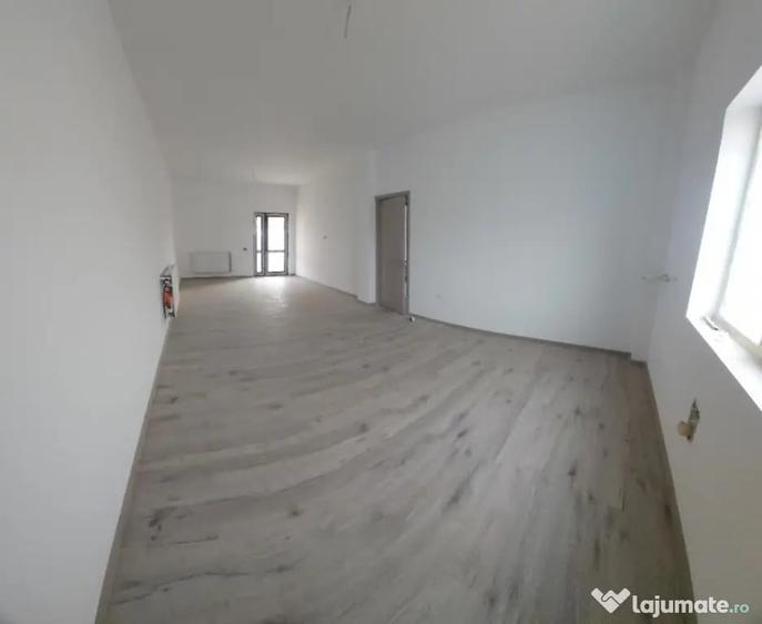 Casă cu 5 camere cu Teren 400 Mp în Central