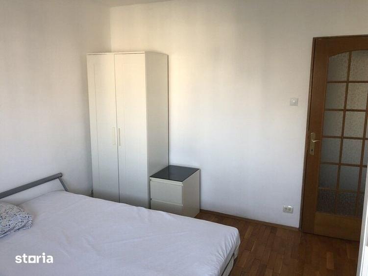 Apartament cu 3 camere semidecomandat în Tineretului