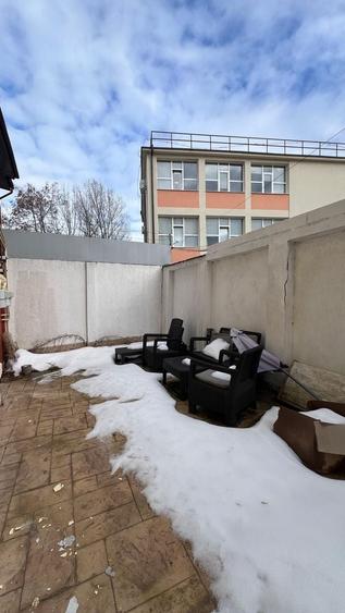 Casă individuală cu 10 camere cu Canalizare în Cotroceni